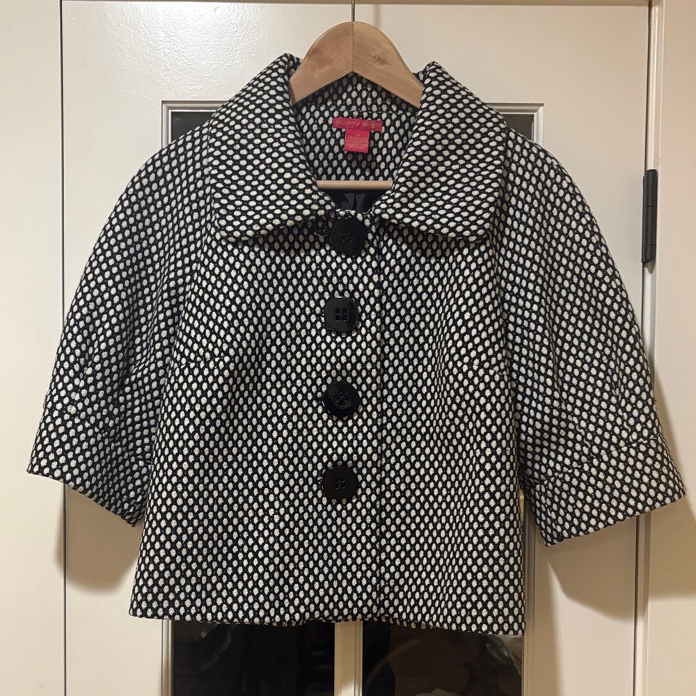 Stylish Women’s Black and White Cropped Jacket Blazer